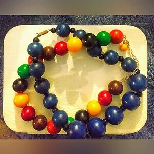 Vintage chunky necklaces! Fantastic!